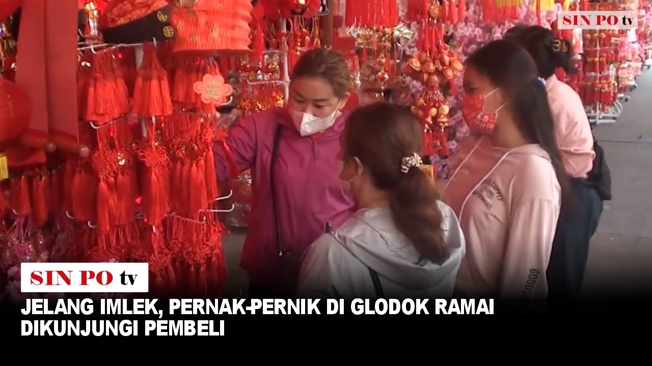 Jelang Imlek, Pernak-pernik di Glodok Ramai Dikunjungi Pembeli