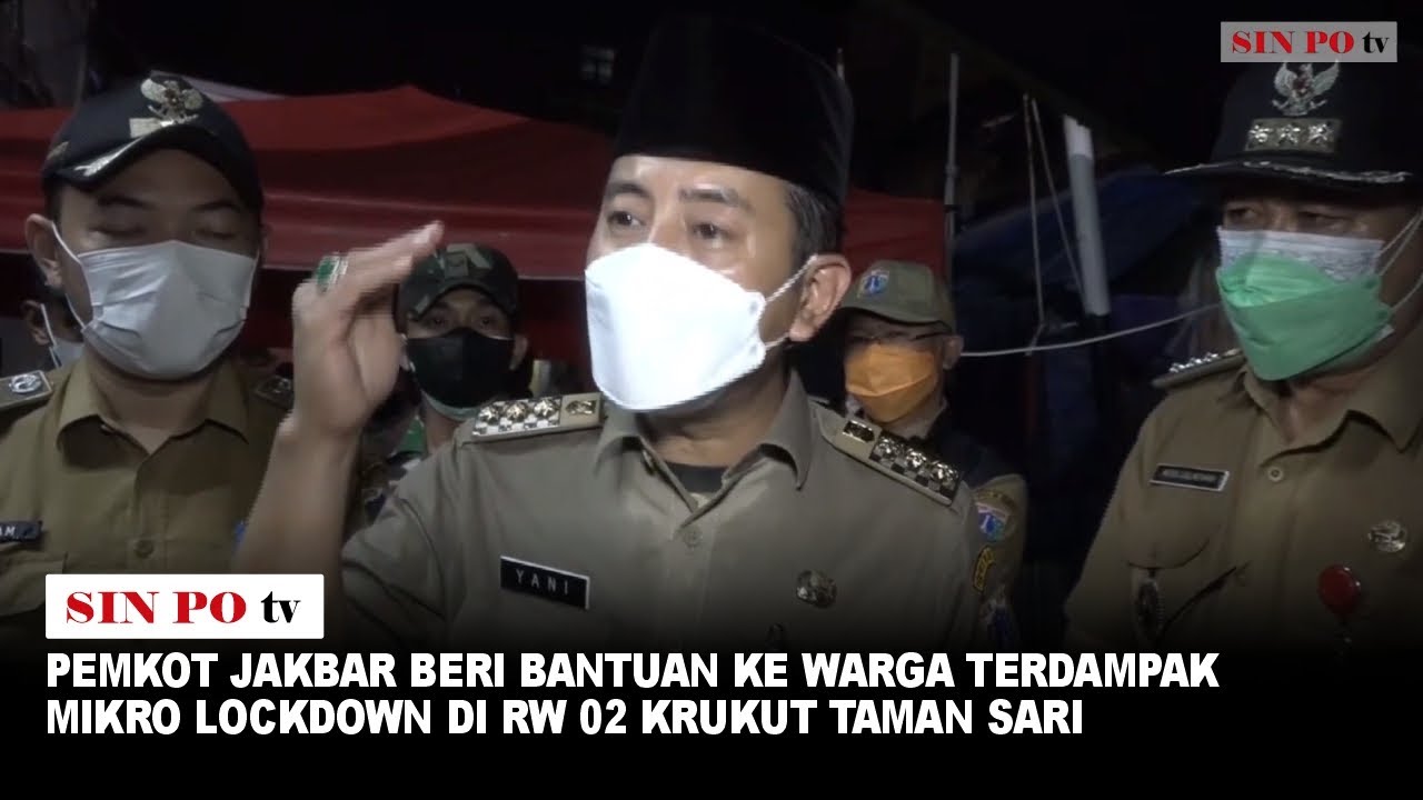 Pemkot Jakbar Beri Bantuan ke Warga Terdampak Mikro Lockdown di RW 02 Krukut Taman Sari