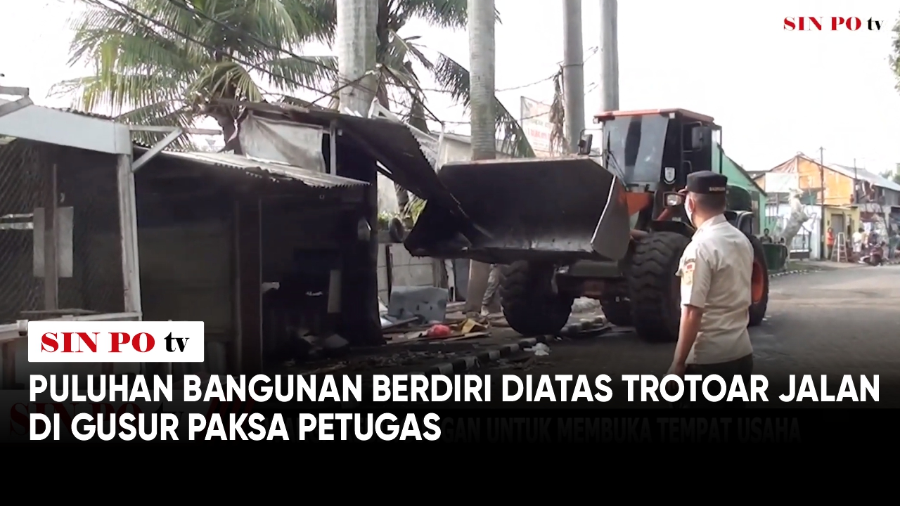 Puluhan Bangunan Berdiri Diatas Trotoar Jalan Di Gusur Paksa Petugas