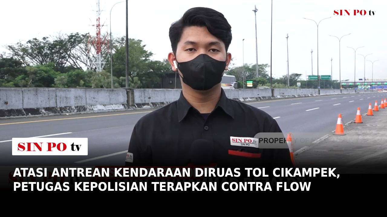 Atasi Antrean Kendaraan Diruas Tol Cikampek, Petugas Kepolisian Terapkan Contra Flow