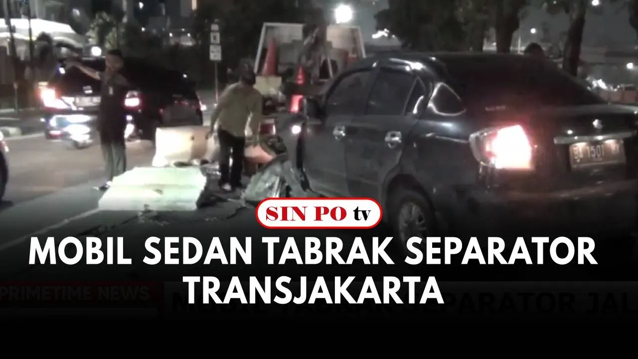 Mobil Sedan Tabrak Separator Transjakarta Di Jalan Letjen S Parman Jakbar