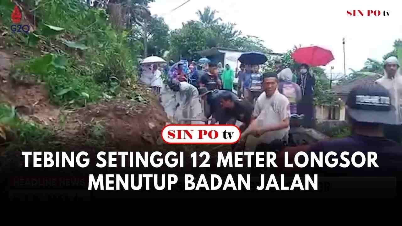 Tebing Setinggi 12 Meter Longsor Menutup Badan Jalan