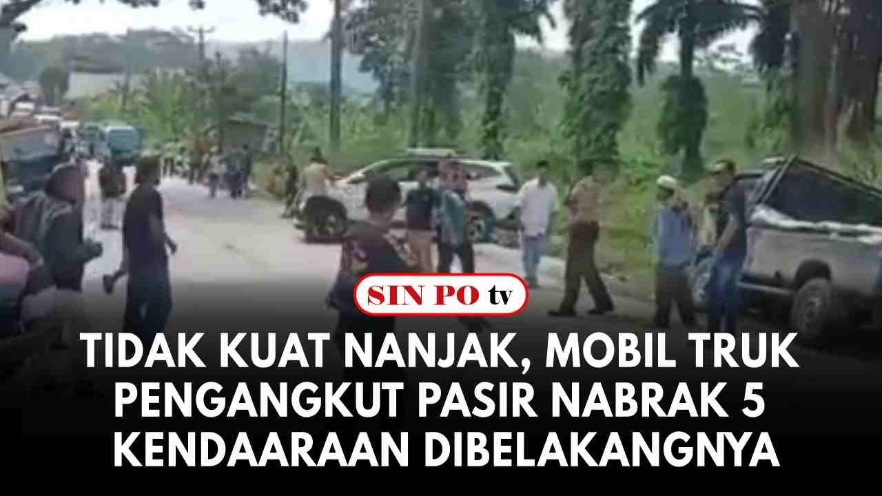 Tidak Kuat Nanjak, Mobil Truk Pengangkut Pasir Nabrak 5 Kendaaraan Dibelakangnya