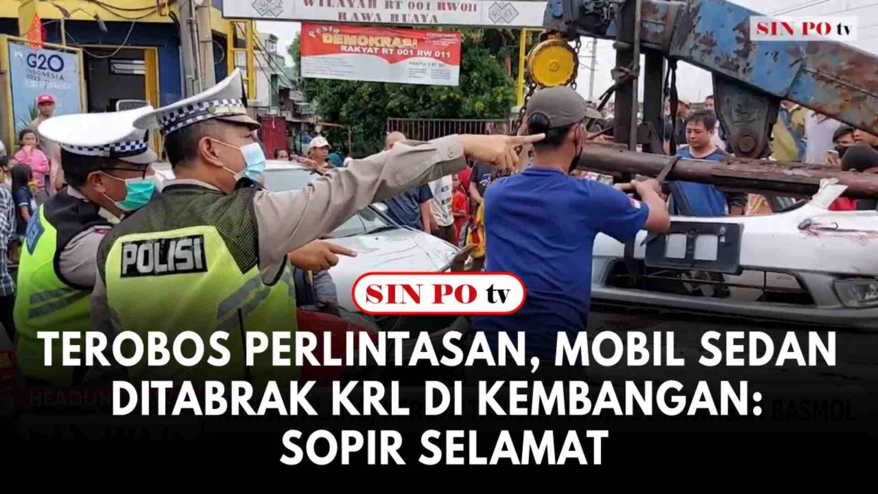 Terobos Perlintasan, Mobil Sedan Ditabrak Kereta Commuter Di Kembangan: Sopir Selamat