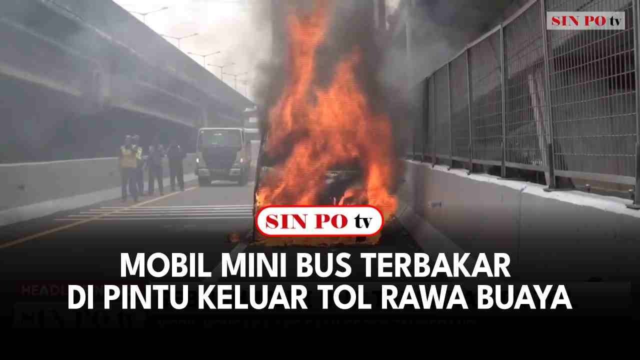 Mobil Mini Bus Terbakar Di Pintu Keluar Tol Rawa Buaya