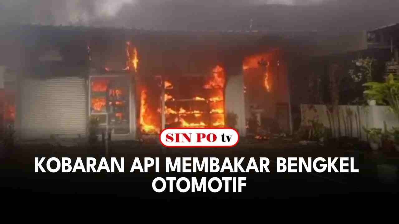 Kobaran Api Membakar Bengkel Otomotif