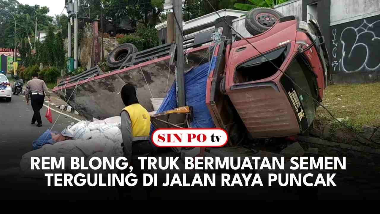 Rem Blong, Truk Bermuatan Semen Terguling Di Jalan Raya Puncak