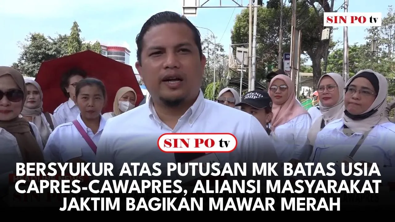 Bersyukur Atas Putusan MK Batas Usia Capres-Cawapres, Aliansi Masyarakat Jaktim Bagikan Mawar Merah