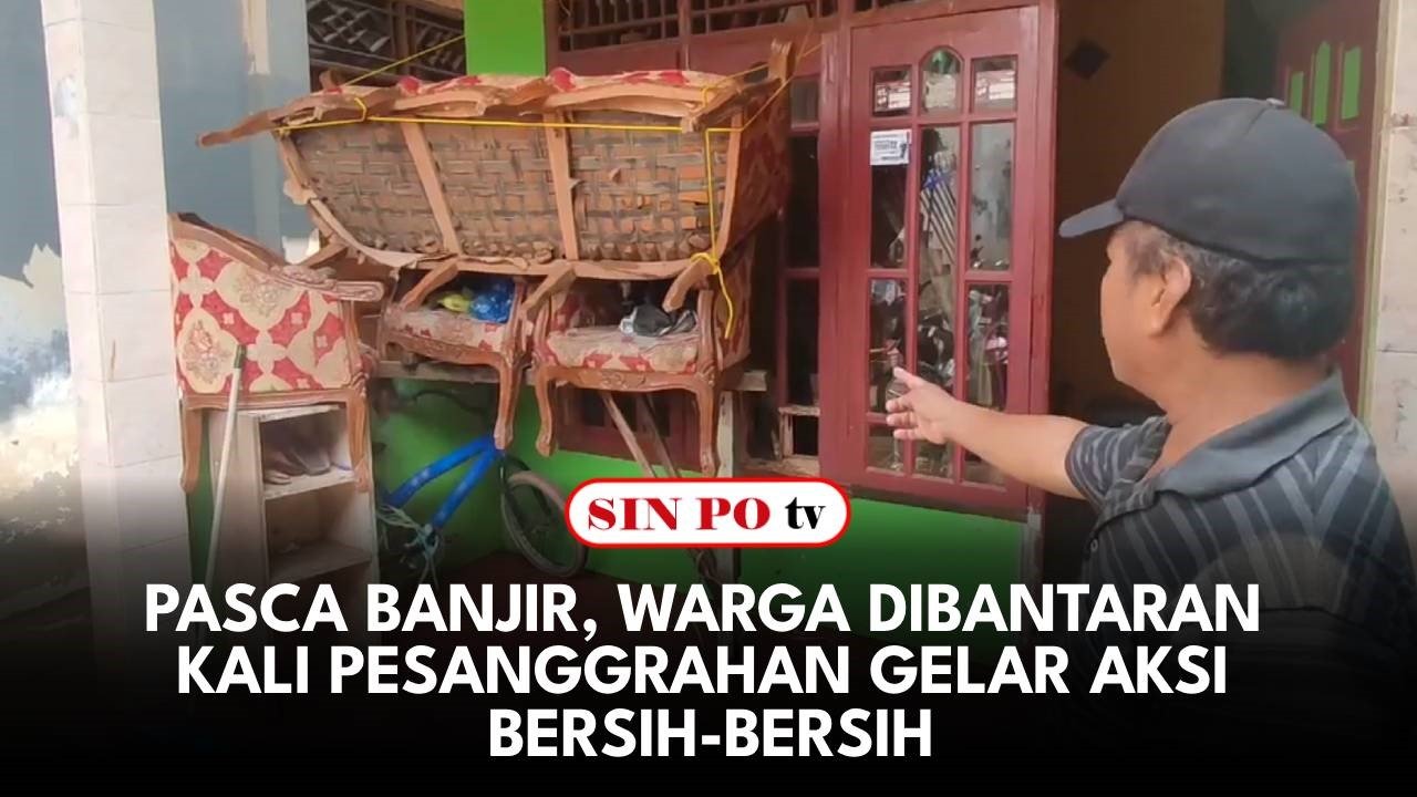 Pasca Banjir Warga Bersih-Bersih