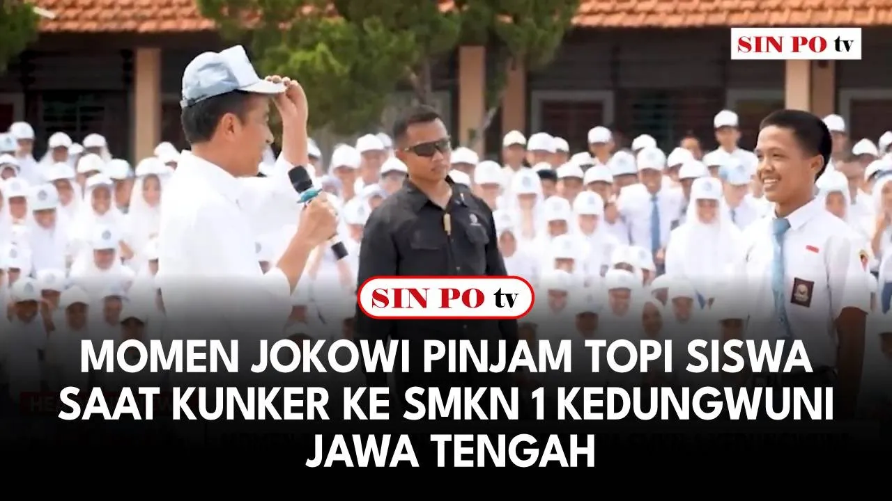 Momen Jokowi Pinjam Topi Siswa Saat Kunker ke SMKN 1 Kedungwuni Jawa Tengah