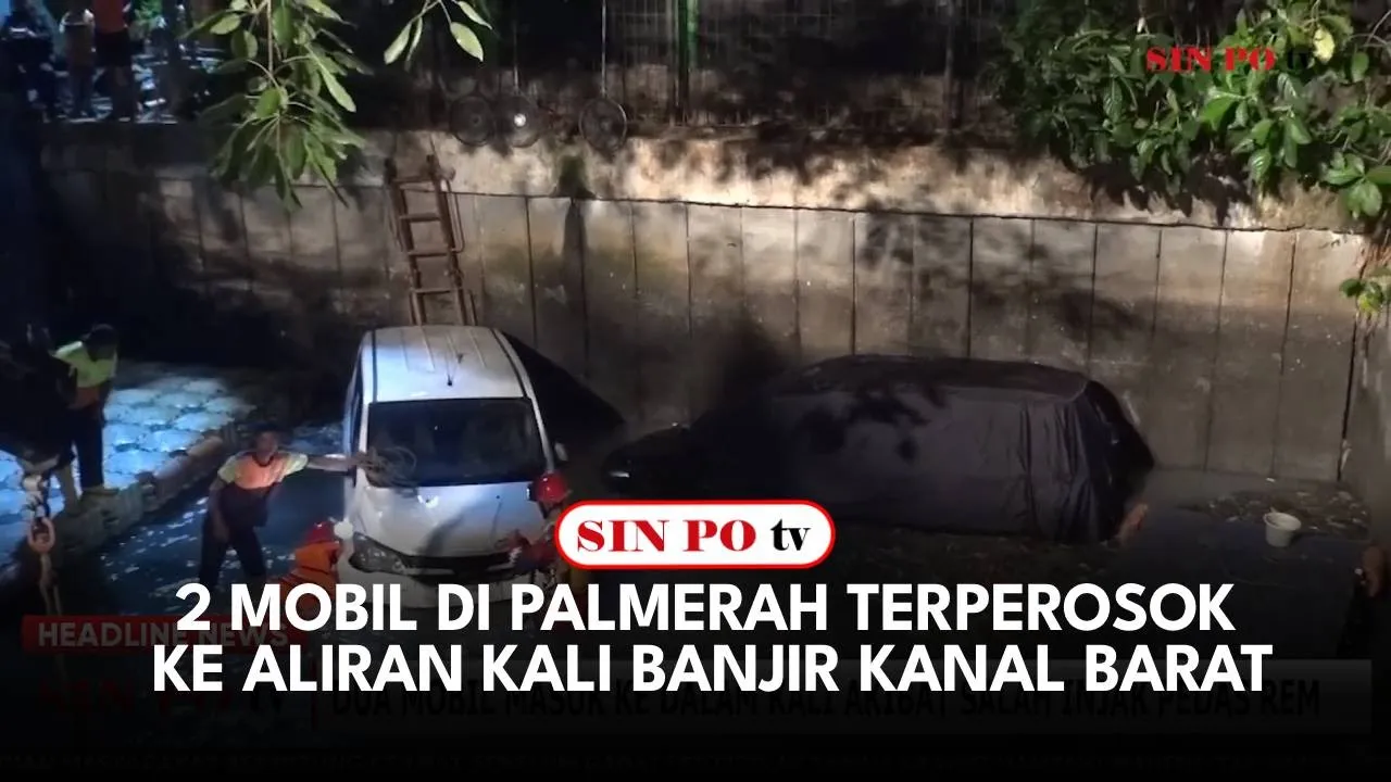 2 Mobil di Palmerah Terperosok Ke Aliran Kali Banjir Kanal Barat