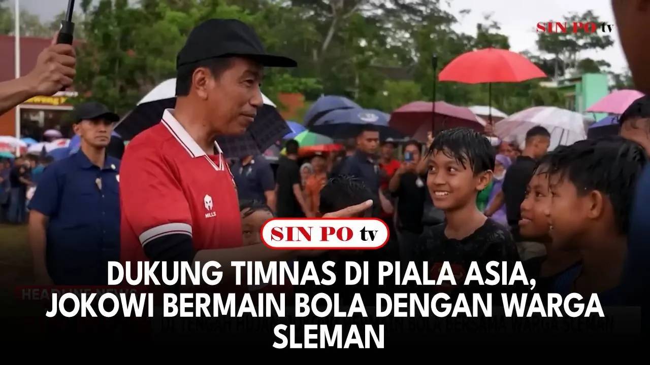 Dukung Timnas Di Piala Asia, Jokowi Bermain Bola Dengan Warga Sleman