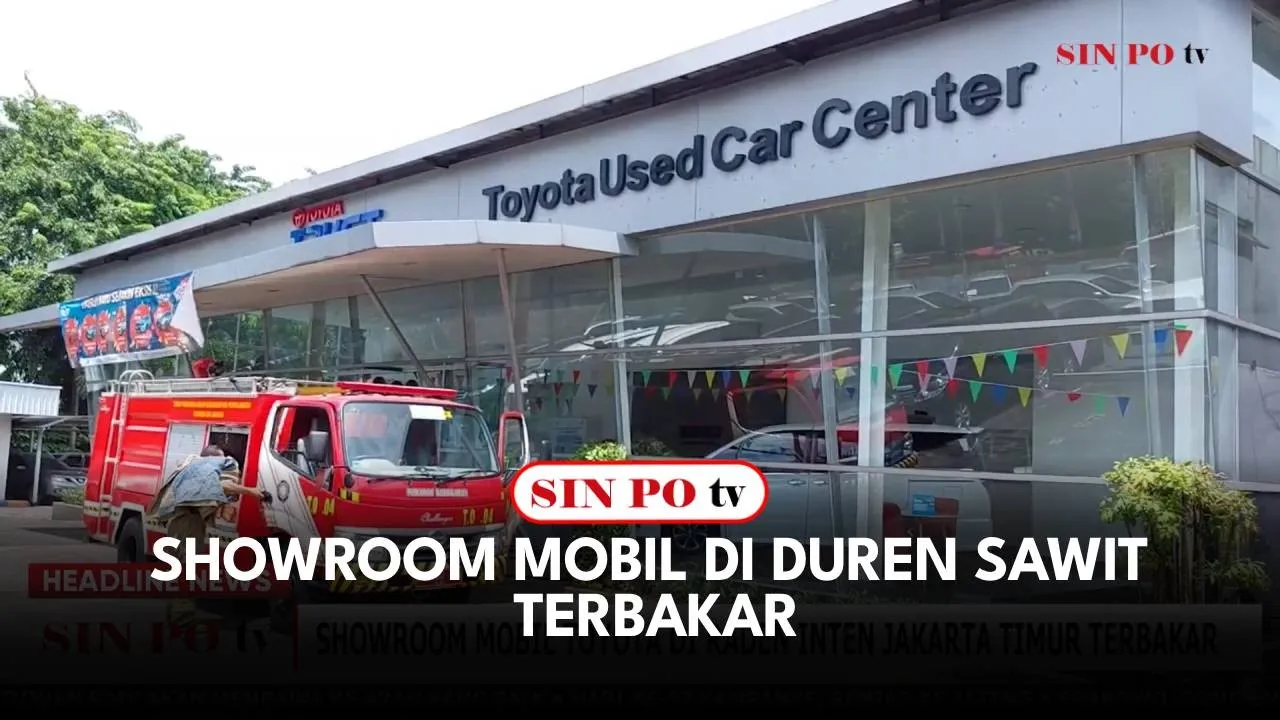 Showroom Mobil di Duren Sawit Terbakar