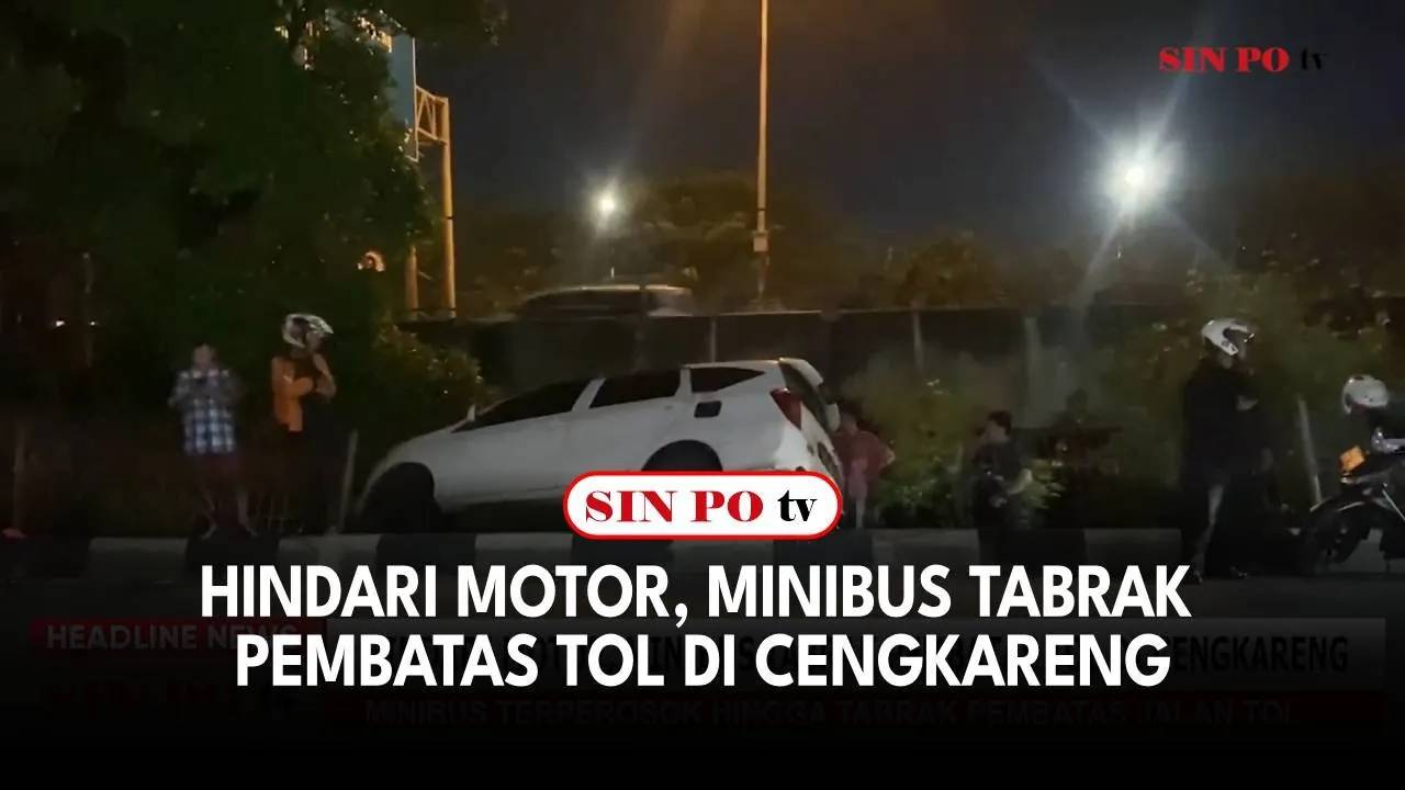 Hindari Motor, Minibus Tabrak Pembatas Tol Di Cengkareng