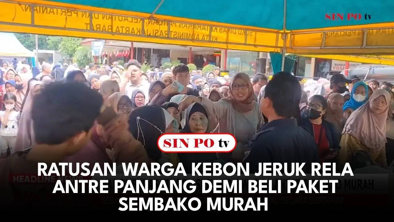 Ratusan Warga Kebon Jeruk Rela Antre Panjang Demi Beli Paket Sembako Murah