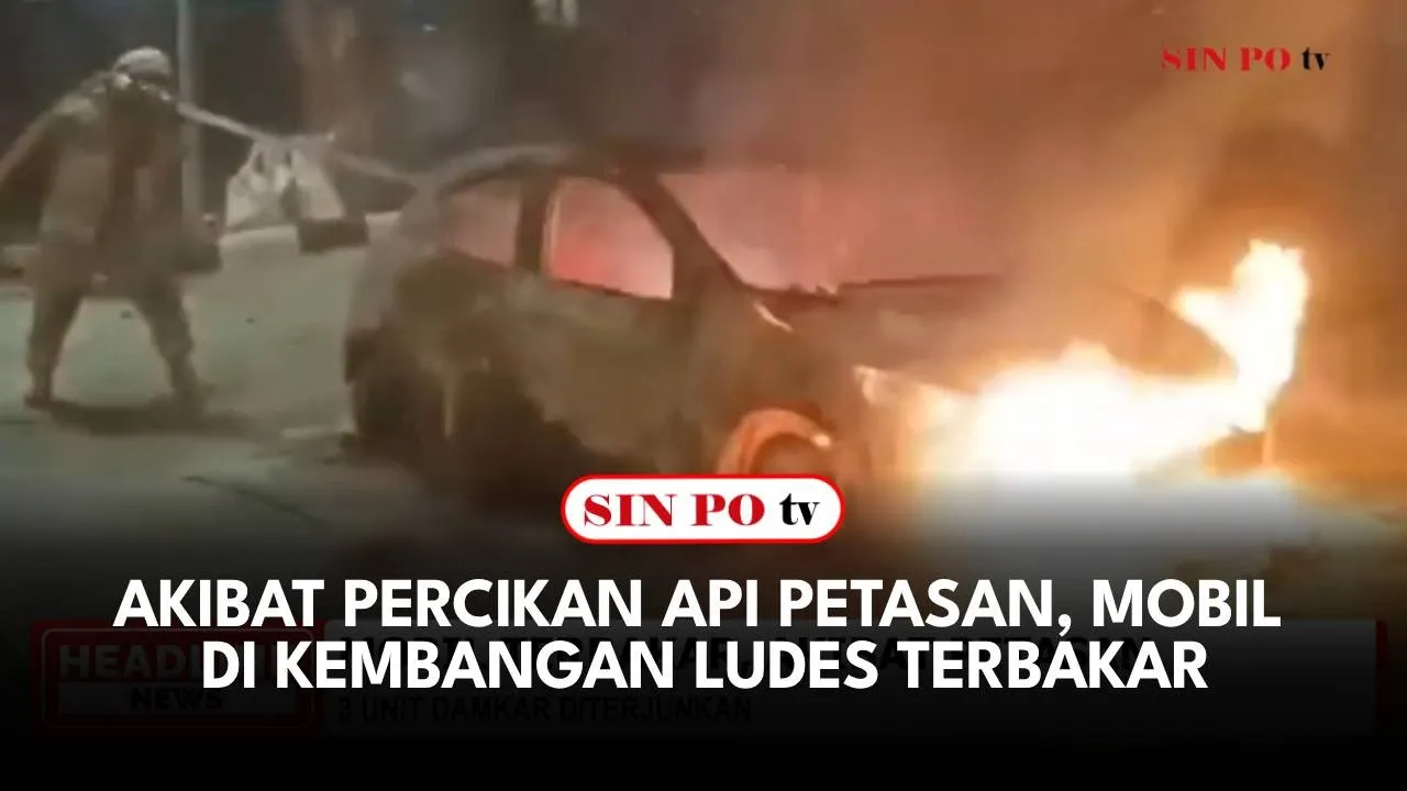 atu unit mobil yang tengah melintas di Jalan Outer Ring Road Kembangan Jakarta Barat Sabtu malam ludes terbakar. Diduga penyebab terbakarnya mobil tersebut akibat percikan petasan yang dinyalakan oleh mobil lain