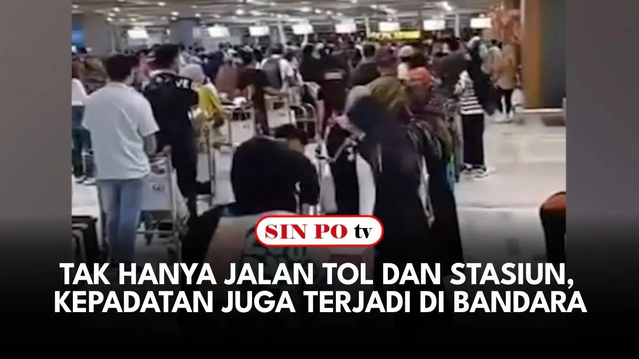 2 hari jelang Hari Raya Idul Fitri 1445 Hijriyah, kepadatan juga terjadi di Bandara Sultan Hasanuddin, Makassar, Sulawesi Selatan. Dari video yang ramai beredar di media sosial antrian penumpang