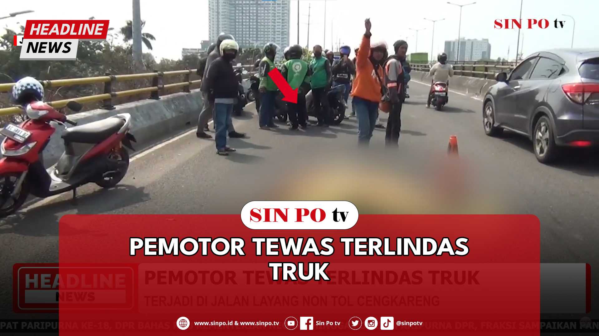 Pemotor Tewas Terlindas Truk