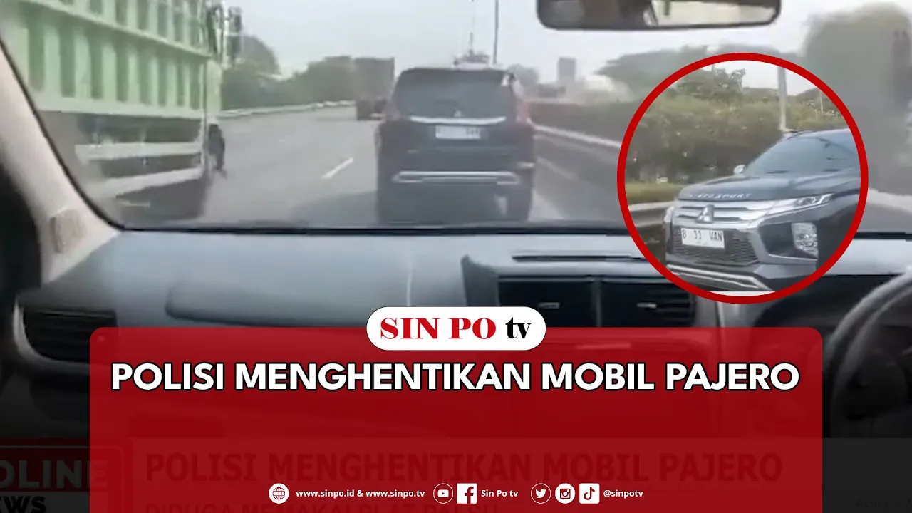 Polisi Menghentikan Mobil Pajero