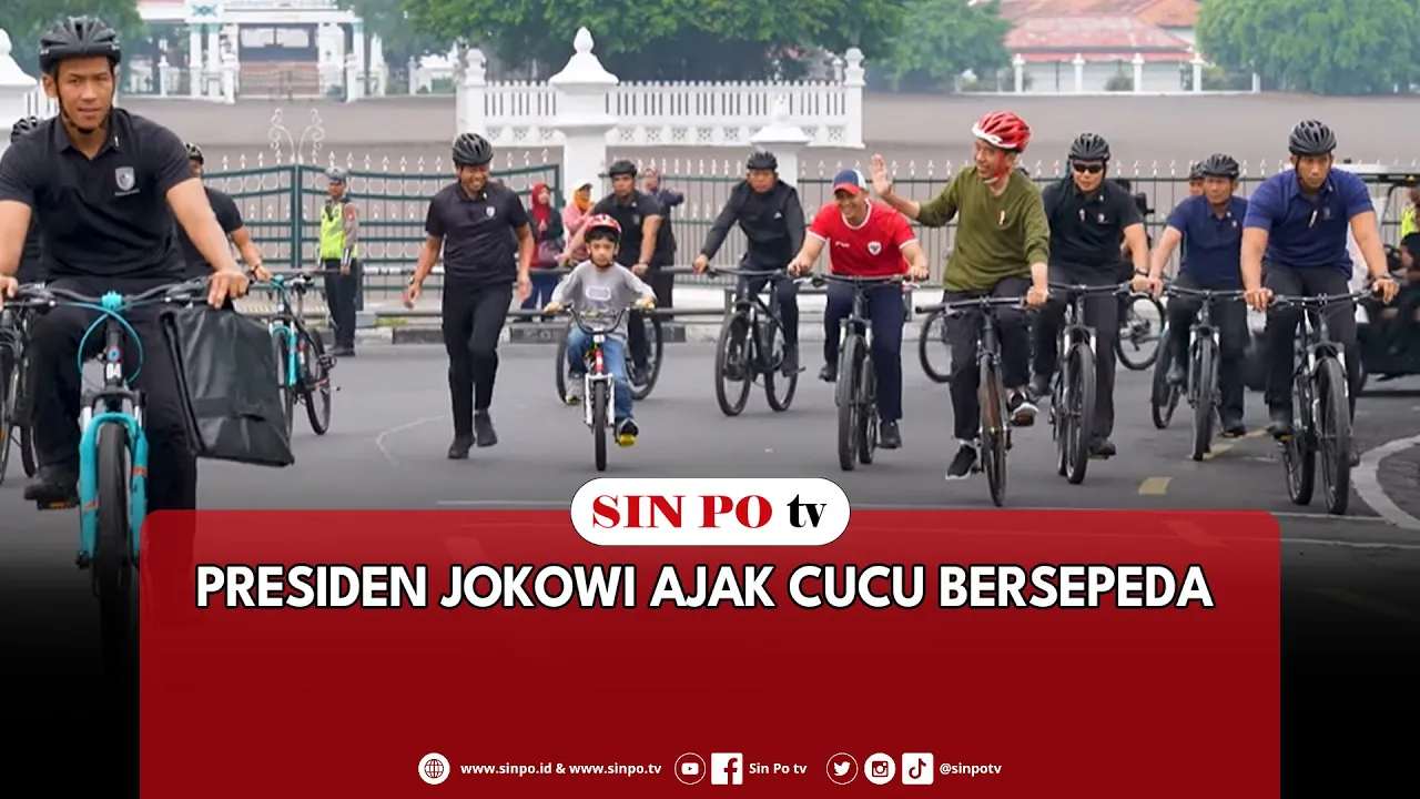 Presiden Jokowi Ajak Cucu Bersepeda
