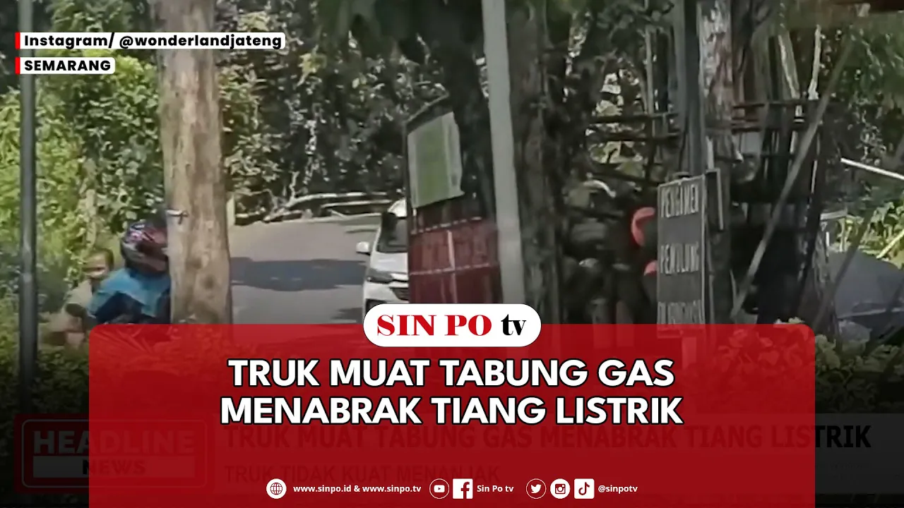 Truk Muat Tabung Gas Menabrak Tiang Listrik