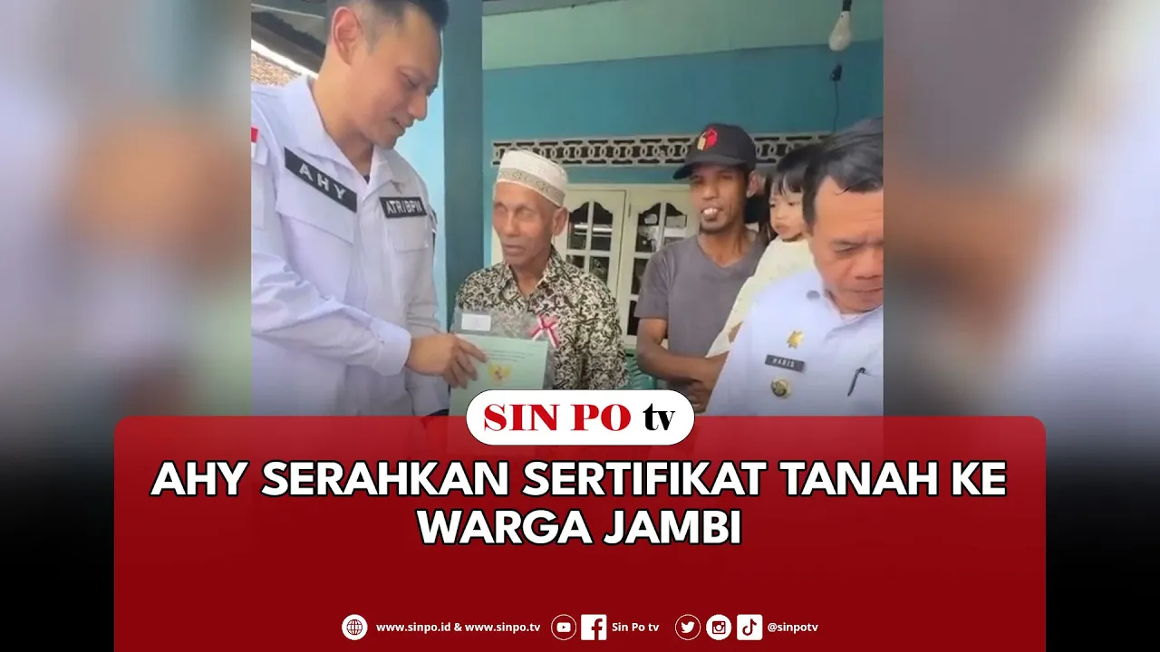 AHY Serahkan Sertifikat Tanah Ke Warga Jambi