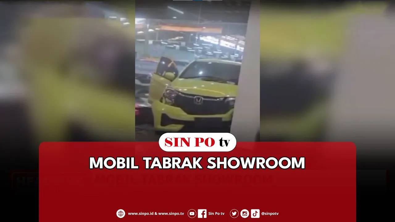 Mobil Tabrak Showroom