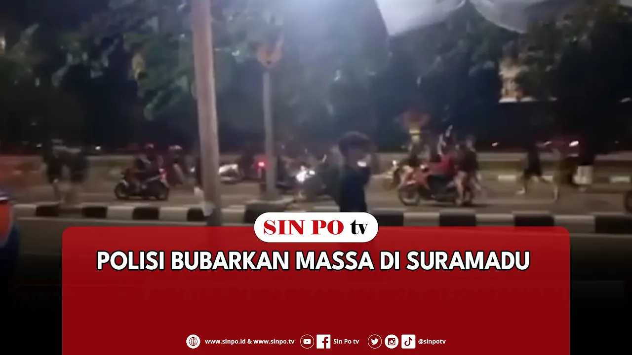 Polisi Bubarkan Massa Di Suramadu