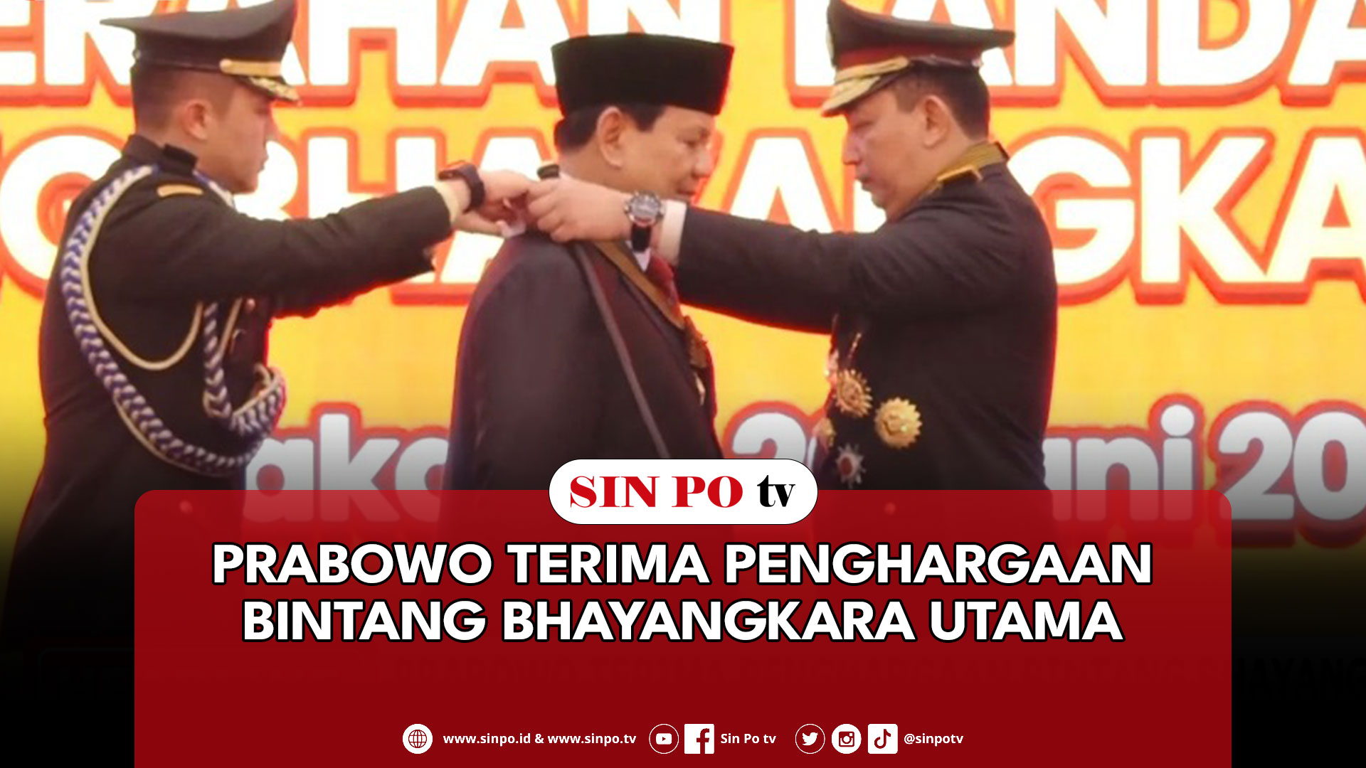 Prabowo Terima Penghargaan Bintang Bhayangkara Utama