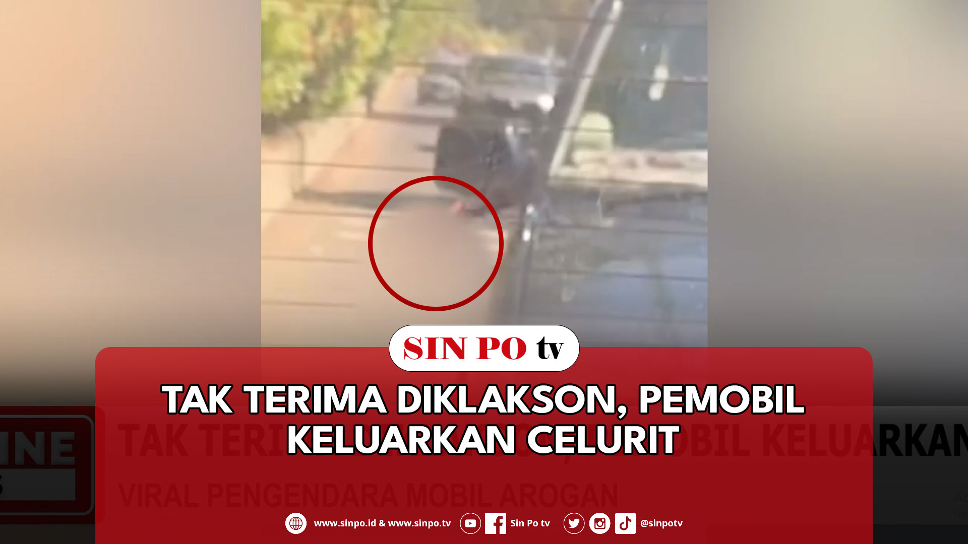 Tak Terima Diklakson, Pemobil Keluarkan Celurit