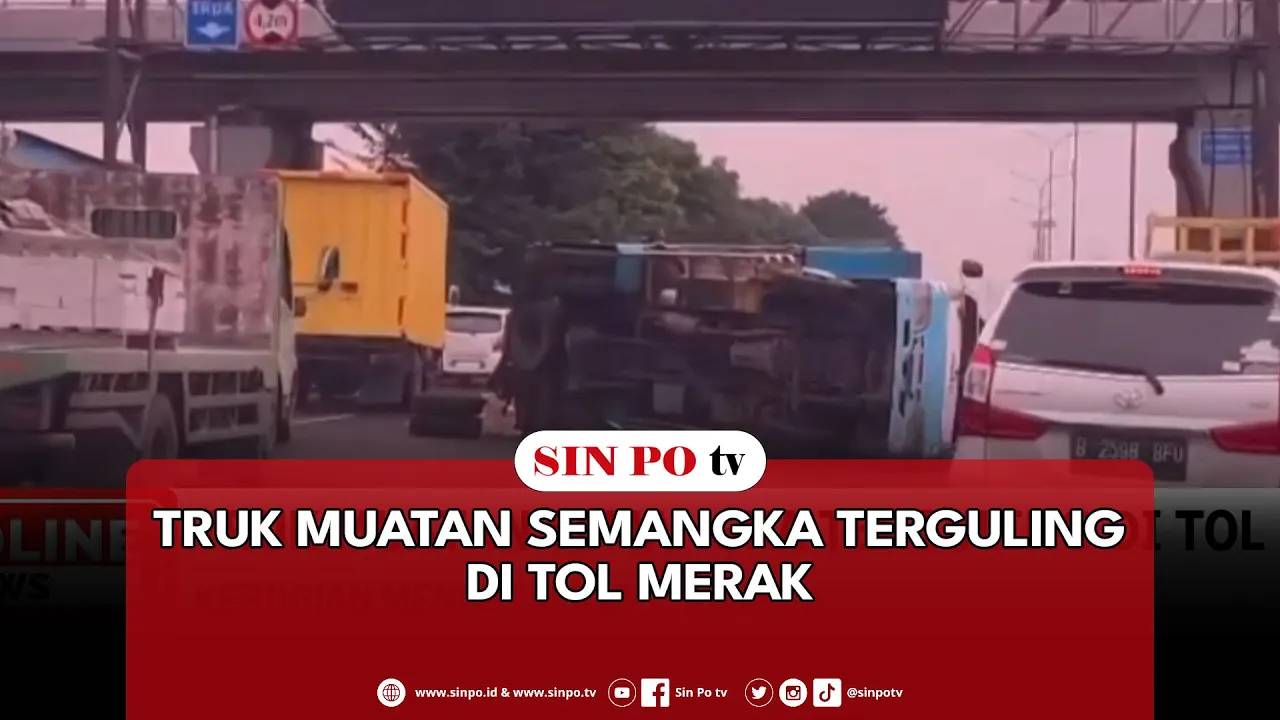 Truk Muatan Semangka Terguling Di Tol Merak