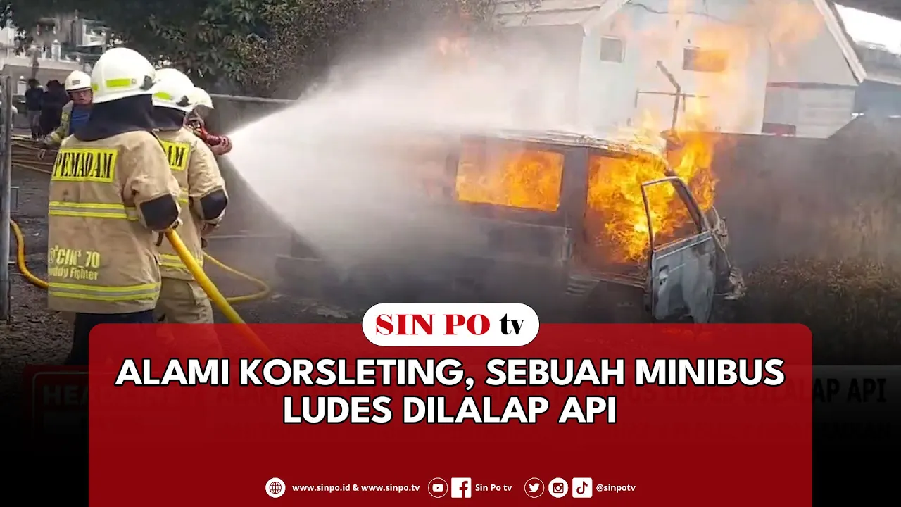 Alami Korsleting, Sebuah Minibus Ludes Dilalap Api