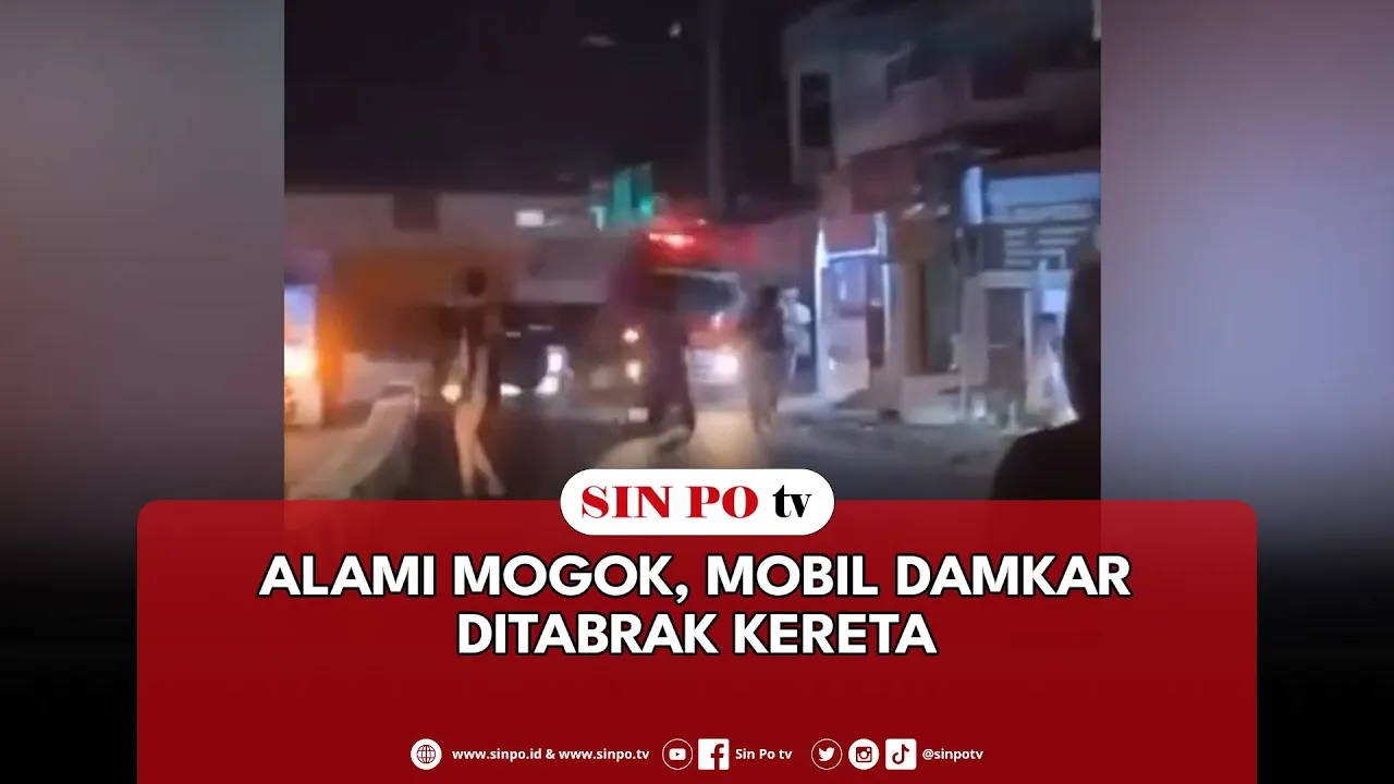 Alami Mogok, Mobil Damkar Ditabrak Kereta