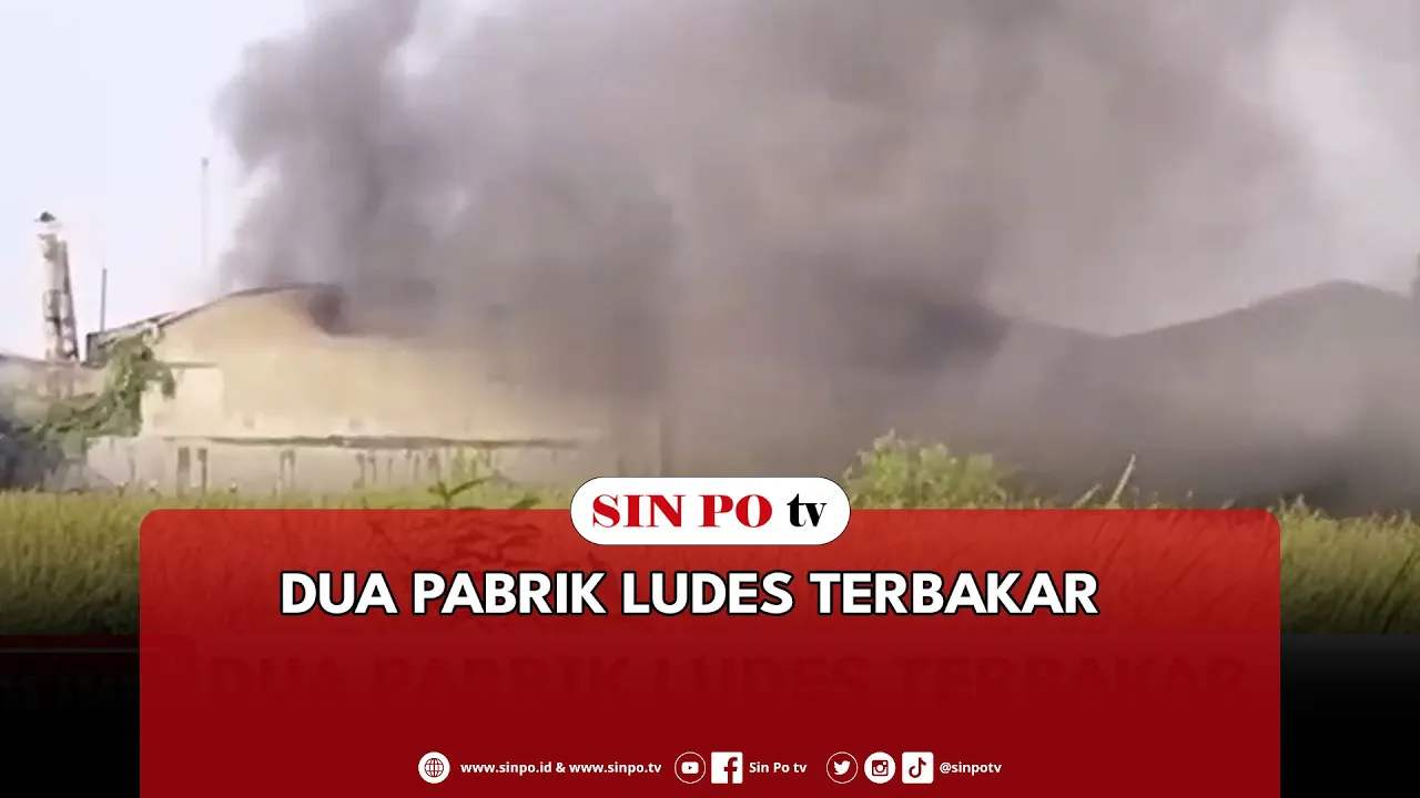 Dua Pabrik Ludes Terbakar