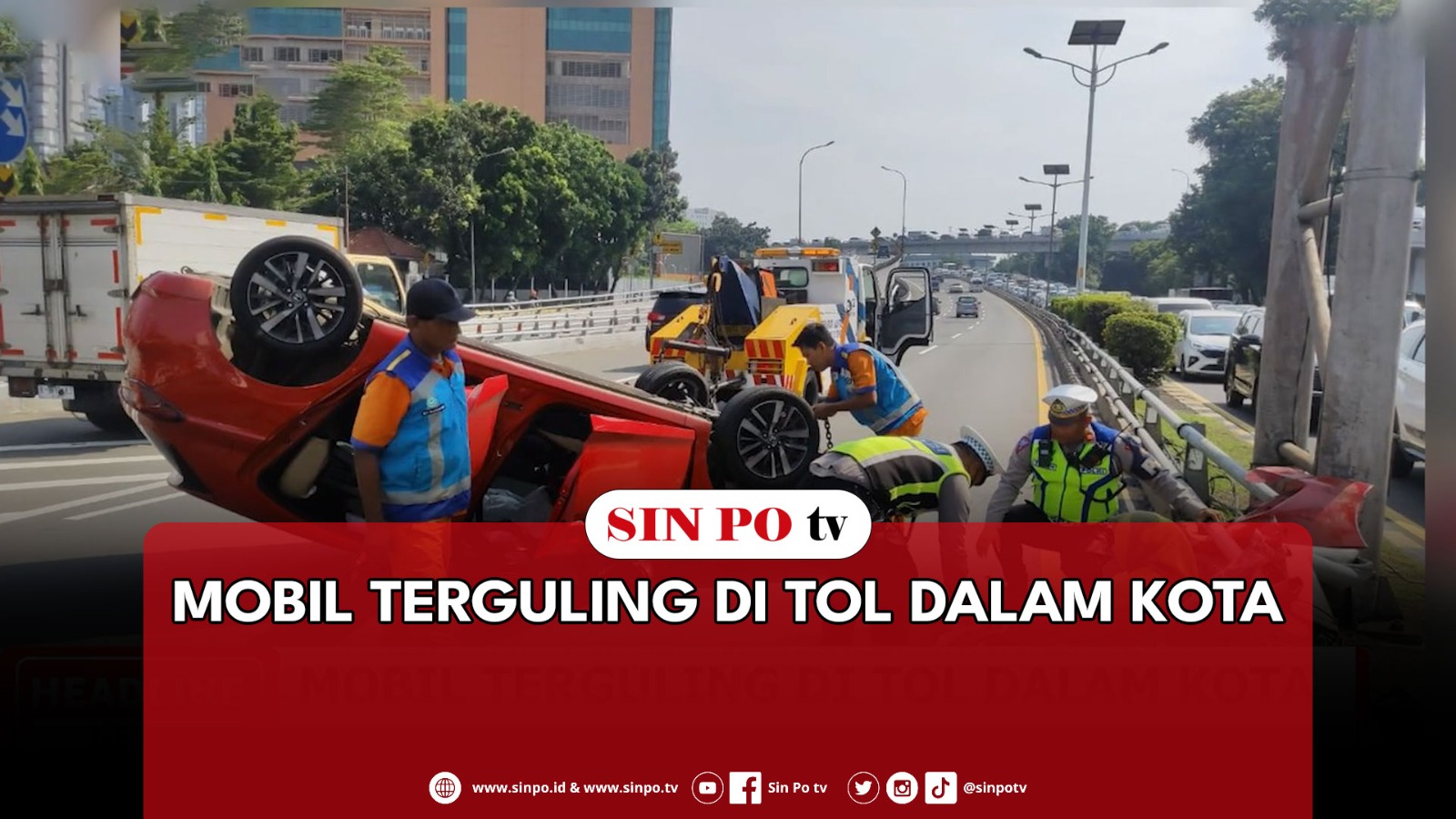 Mobil Terguling Di Tol Dalam Kota