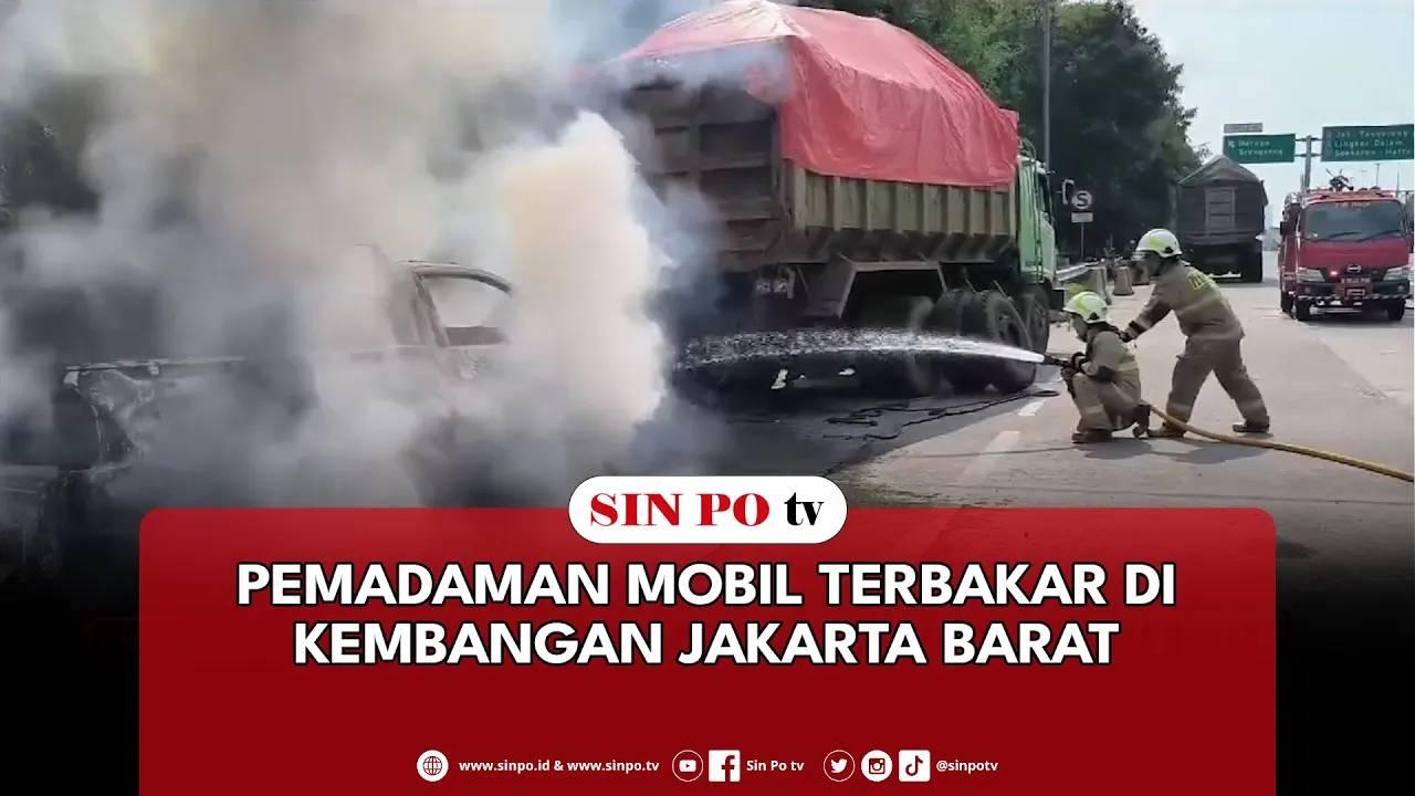 Pemadaman Mobil Terbakar Di Kembangan Jakarta Barat