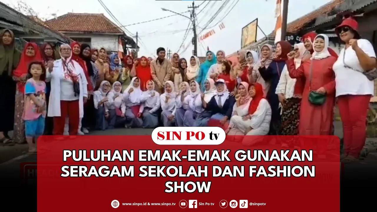 Puluhan Emak-Emak Gunakan Seragam Sekolah Dan Fashion Show