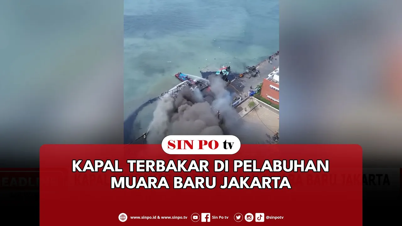 Kapal Terbakar Di Pelabuhan Muara Baru Jakarta