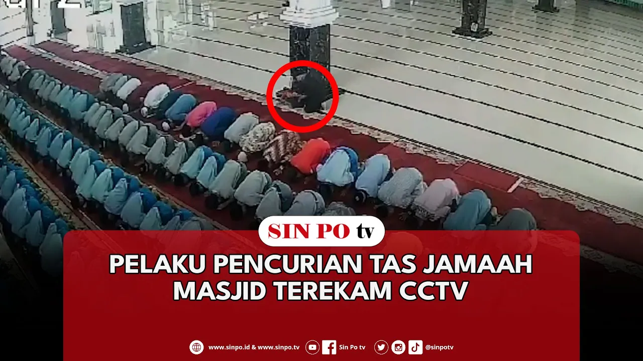 Pelaku Pencurian Tas Jamaah Masjid Terekam CCTV