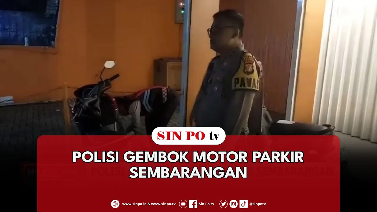 Polisi Gembok Motor Parkir Sembarangan