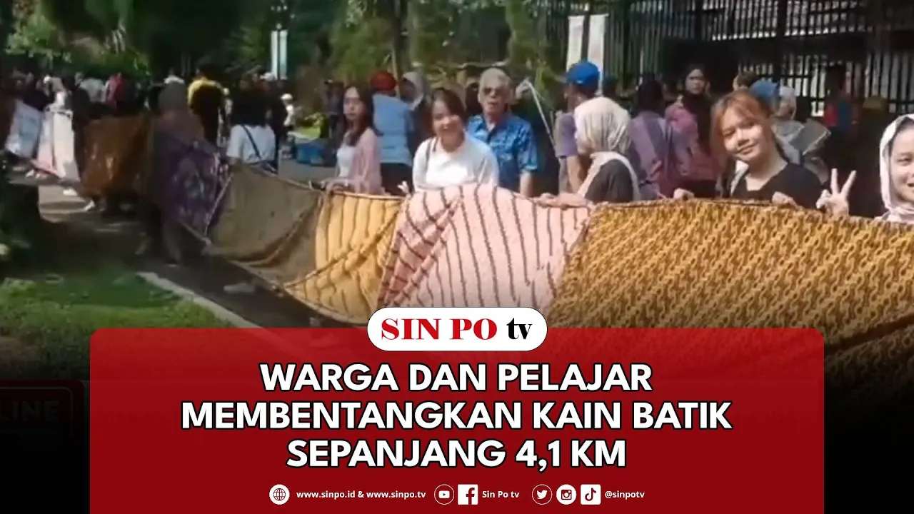 Warga Dan Pelajar Membentangkan Kain Batik Sepanjang 4,1 KM