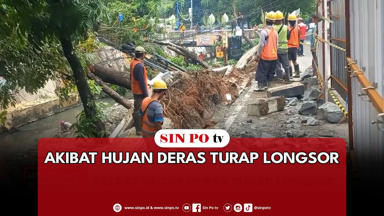 Akibat Hujan Deras Turap Longsor