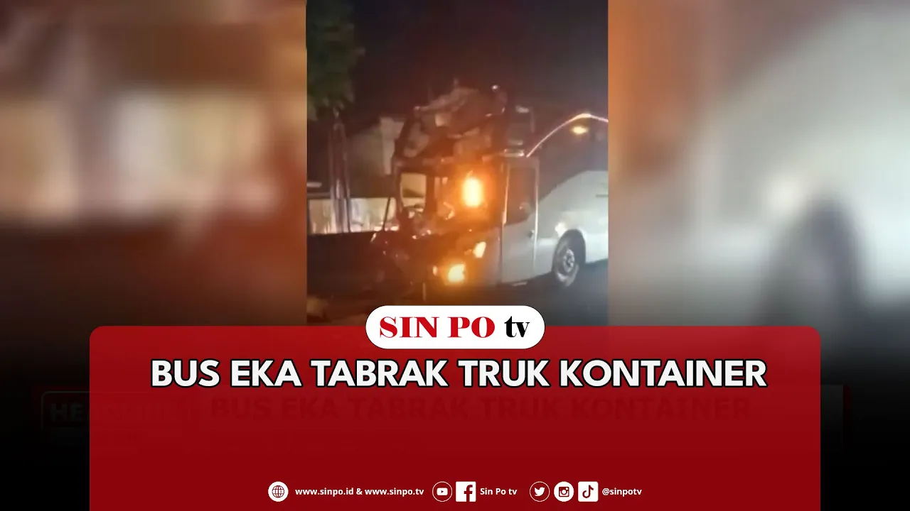 Bus Eka Tabrak Truk Kontainer