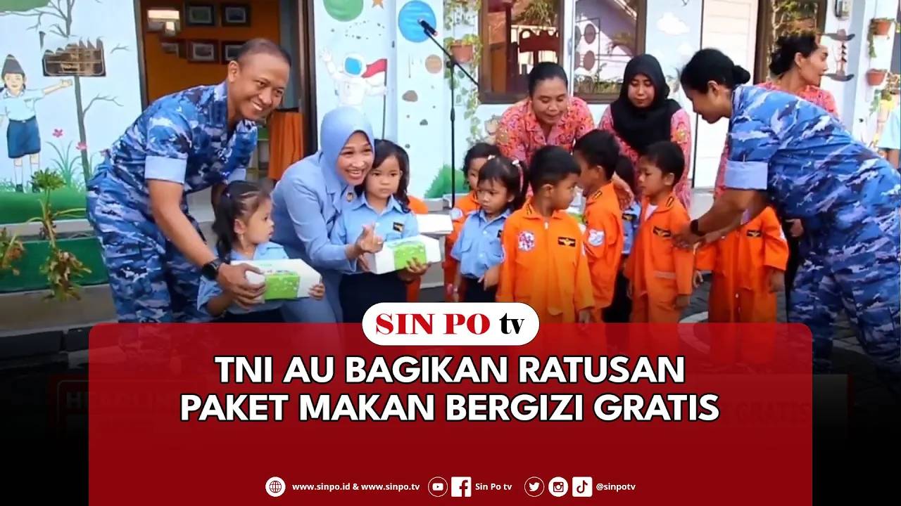 TNI AU Bagikan Ratusan Paket Makan Bergizi Gratis