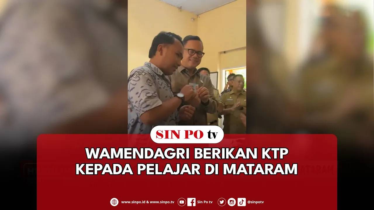 Wamendagri Berikan KTP Kepada Pelajar Di Mataram