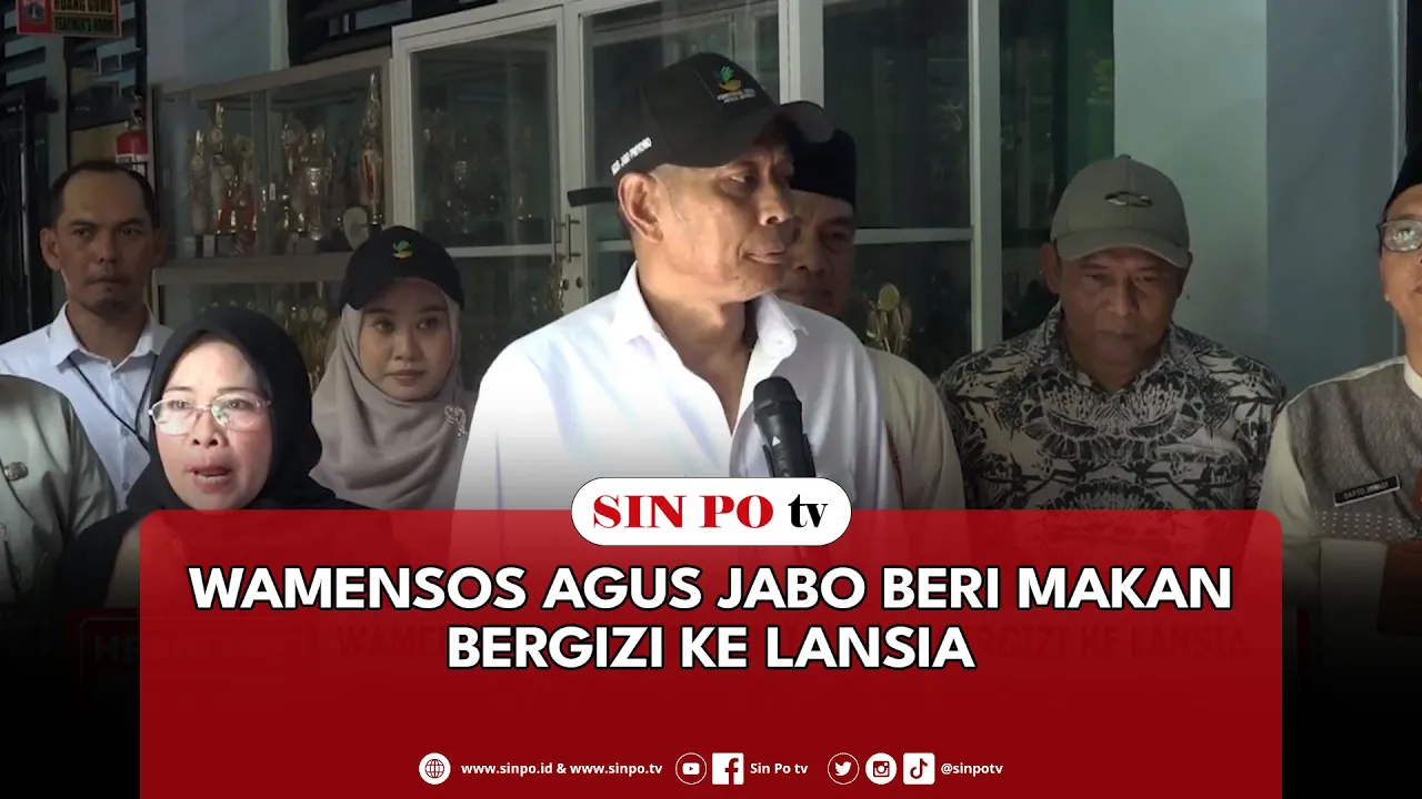 Wamensos Agus Jabo Beri Makan Bergizi Ke Lansia