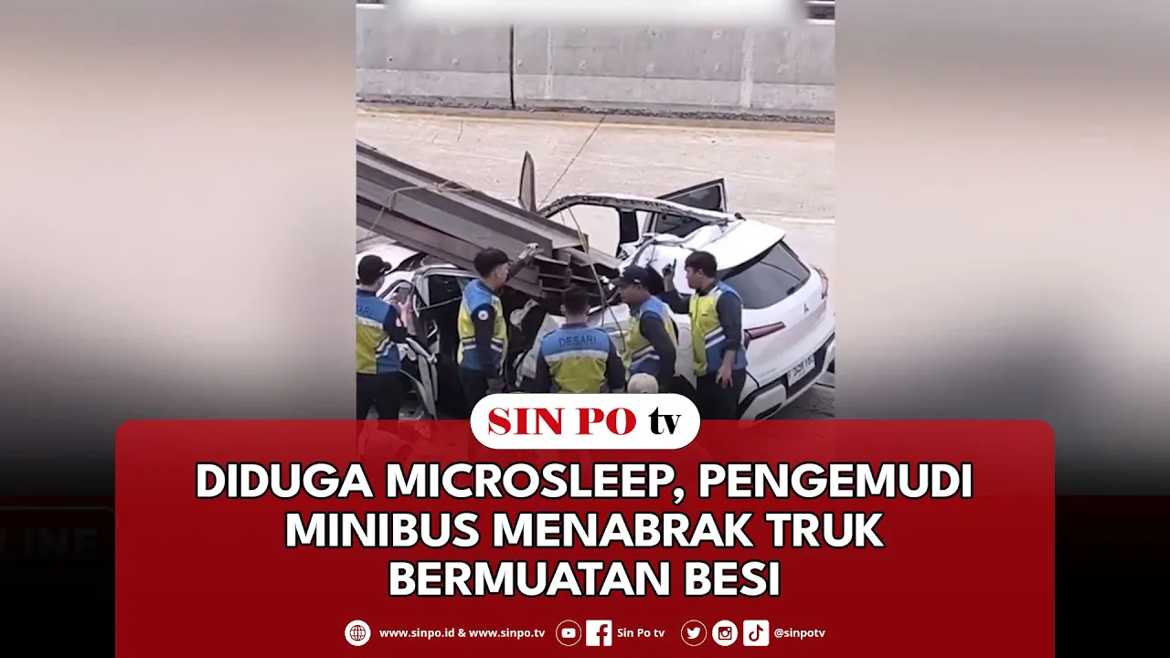 Diduga Microsleep, Pengemudi Minibus Menabrak Truk Bermuatan Besi