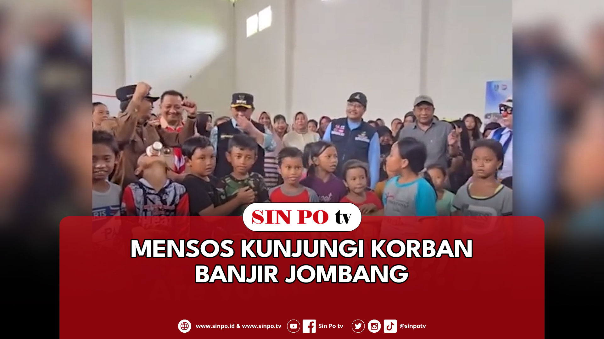 Mensos Kunjungi Korban Banjir Jombang