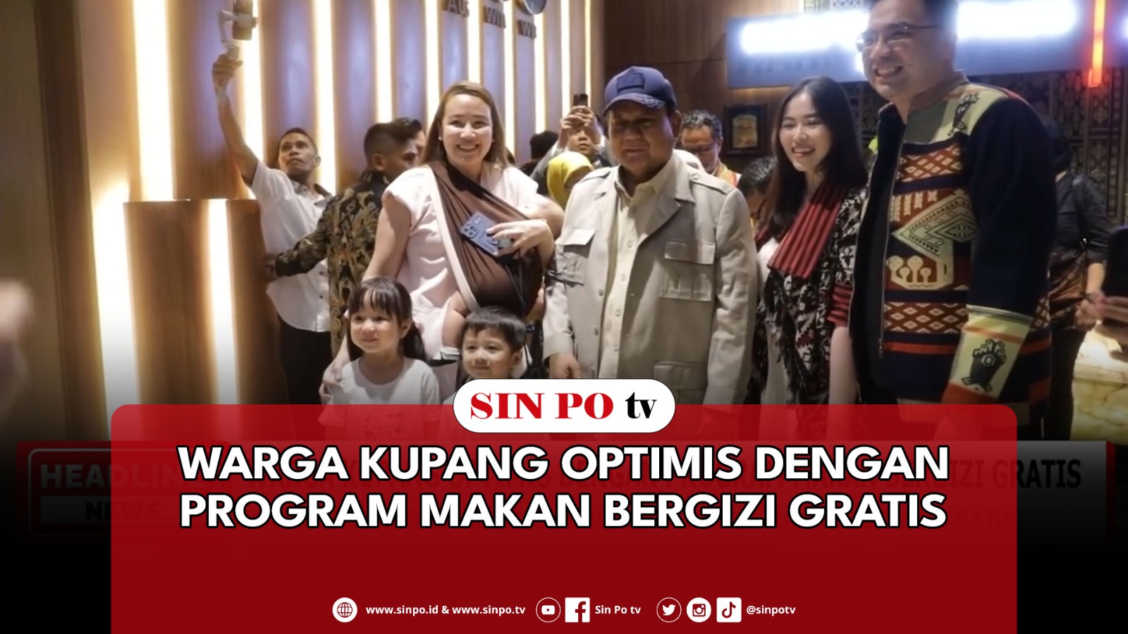 Tiba Di Kupang, Prabowo Foto Bareng Warga