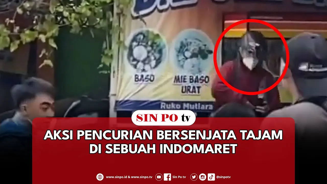 Aksi Pencurian Bersenjata Tajam Di Sebuah Indomaret